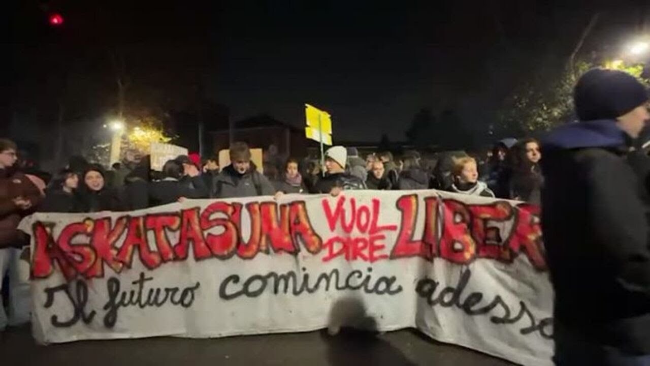 Askatasuna in presidio: "Non ci vogliono qui, saremo nelle strade"