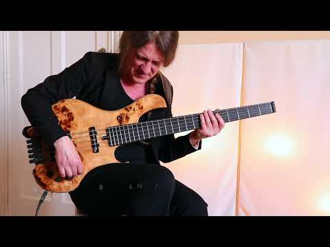 Maruszczyk Frog Omega 5A Headless Live Demo - BassFreaks.net