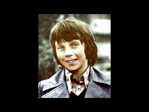 A tribute to Hans Buchhierl (boy soprano, Tölzer Knabenchor) -  4 Mariä Wiegenlied, Op. 76.wmv