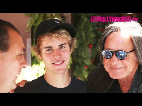 Justin Bieber Blushes Hard When Asked About Proposing To Selena Gomez In Beverly Hills 12.4.17 thumnail
