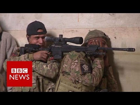 Mosul: Iraqi troops hunt deadly IS snipers - BBC News
