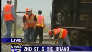 preview picture of video 'Train derailment blocks 2nd Street'
