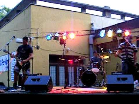 Alsóépület - Viaszbaba (pouppee de cire)