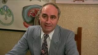 Download lagu Gabriele Carrara è il sessuologo nel film 'Impariamo ad amarci ' del 1985 mp3