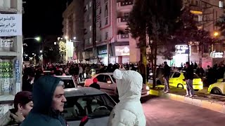 Los iraníes salen a la calle para celebrar la muerte de Jamenei