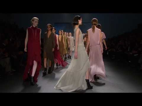 Vera Wang Fall Winter 2011 Ready-to-Wear Runway Show | NYFW