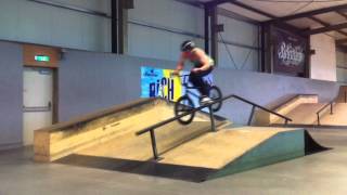 preview picture of video 'Skatehalle aurich bmx session'