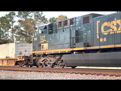 CSX Train I026 Crossing Martin Street with 527 in DPU! Folkston GA.
