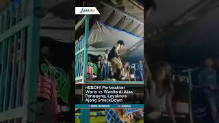 Download lagu HEBOH! Perkelahian Waria vs Wanita di Atas Panggung, Layaknya Ajang SmackDown mp3