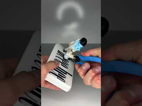Michael Jackson's Anti Gravity Lean Makes the PERFECT Phone Stand