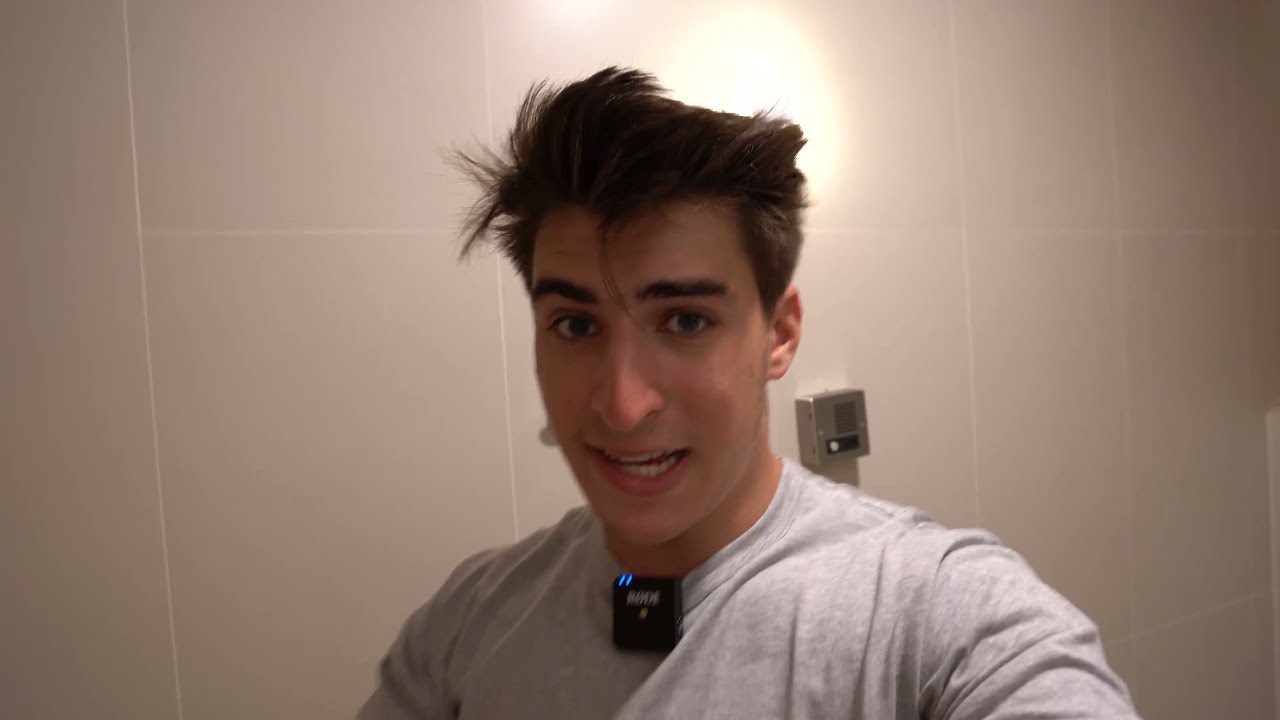 Iberia Dali Lounge thumbnail