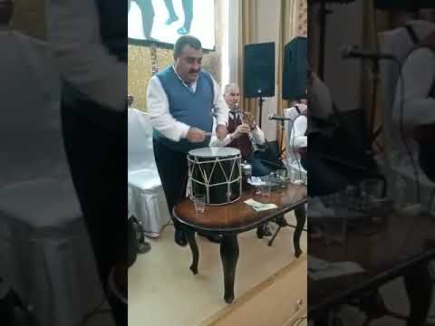 Zərb alətləri üzrə respublikanın Əməkdar artisti Eyvaz Rzayev.