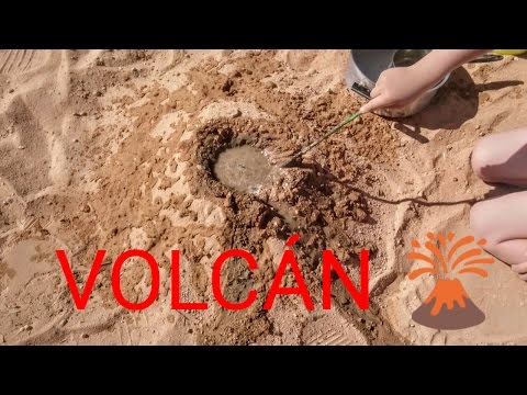 HOW TO MAKE A VOLCANO WITH TOYS, SAND, CEMENT, WATER AND SERRÍN | Video for boys and girls