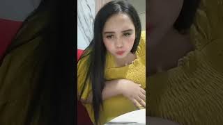 Download lagu Bunda cantik bohay habis keramas bibir merah manis alami mp3 Download lagu Bunda cantik bohay habis keramas bibir merah manis alami mp3