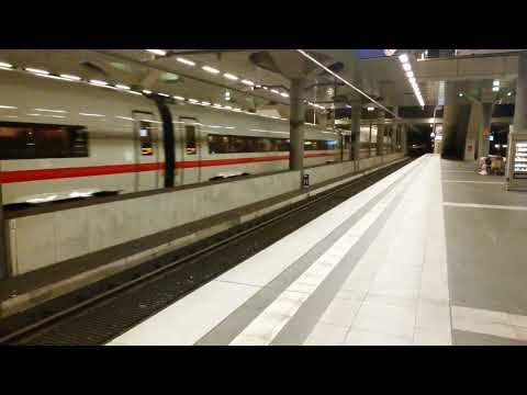 Berlin Hbf - Unterdeck - Ankunft des ICE 70 aus Richtung Interlaken