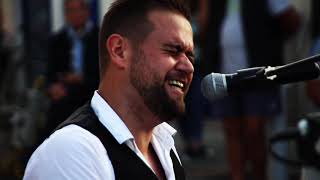 En pleine rue, Piano/voix sur Goodbye Marylou de Michel Polnareff (Acoustic Piano Cover)