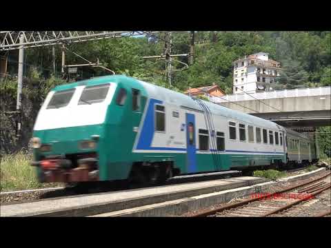 REGIONALE IN USCITA DALLA GALLERIA A MIGNANEGO. LINEA DEI GIOVI. (GE) SAB. 12 - 6 - 2021.