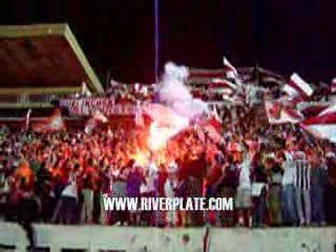 "RIVER vos sos mi locura, fiesta en URUGUAY" Barra: Los Borrachos del Tablón • Club: River Plate