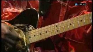 Johnny Marr joins Amadou & Mariam - "Magosa" - London - 2008