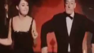 Totò che balla le musiche di Keith Emerson !!