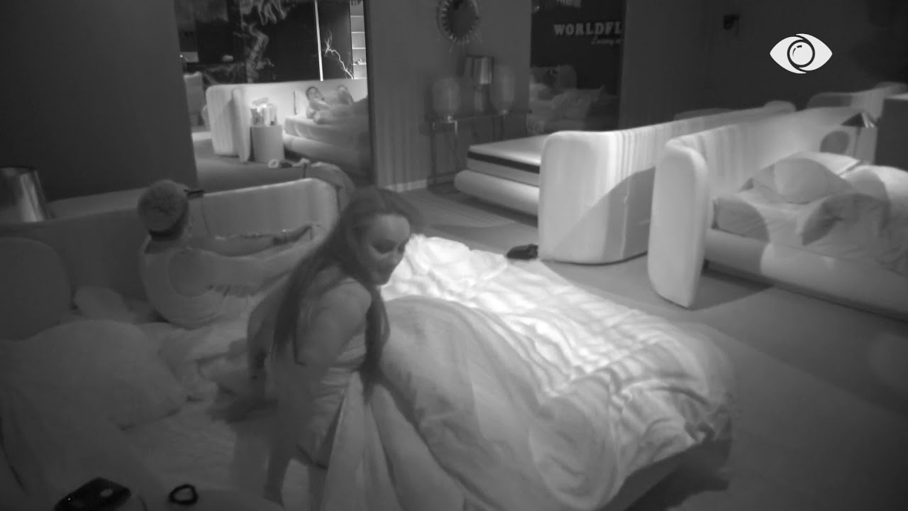 “Ky duke vjedhur, unë me kitarë…”/ Rozana hedh batuta me Gjestin, rikujton sfidën e ninxhave