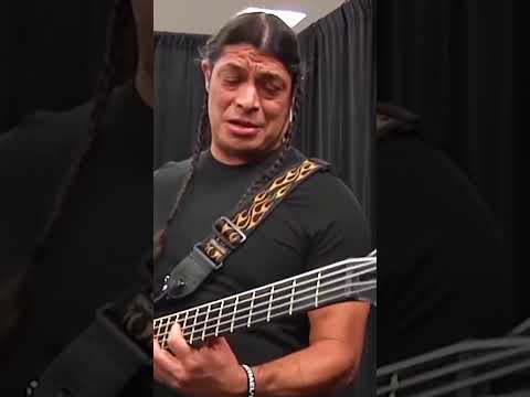 ROBERT TRUJILLO MAKES A MISTAKE DURING A BASS SOLO #METALLICA #shorts