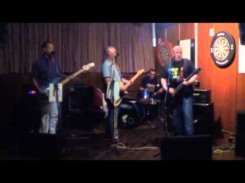KWEEF - ACAB (The 4 Skins) / City Baby Attacked by Rats (GBH) - LIVE in the Broch