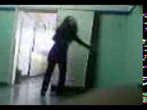 Katechetka vs. drzwi