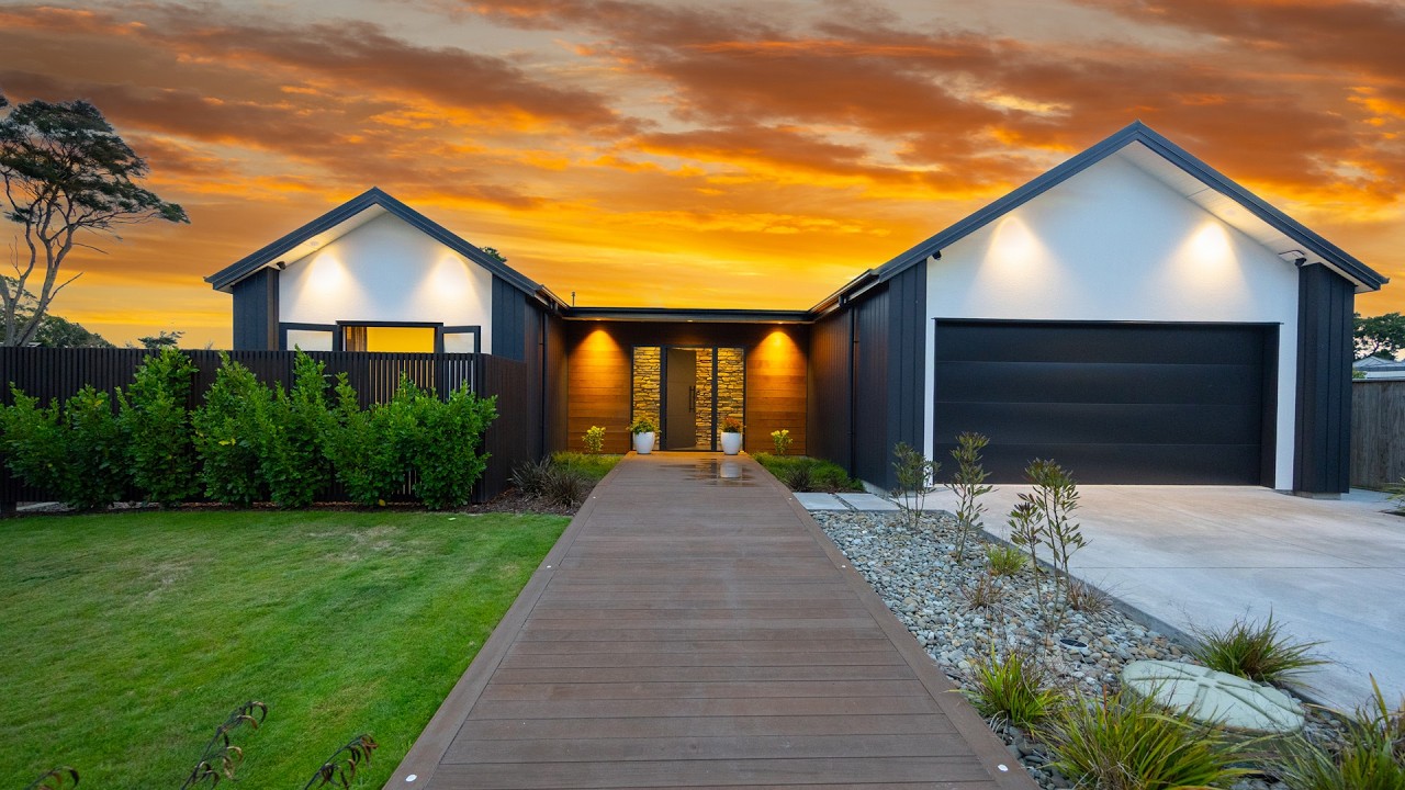 Designer Home in Exclusive Centennial Park