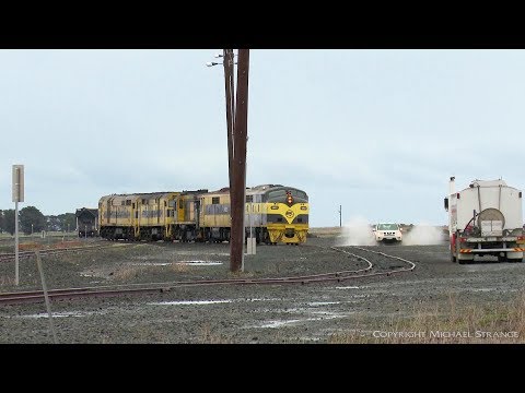 9733V SSR Grain Train Diesel Locomotives Refuel - PoathTV Australian Railways