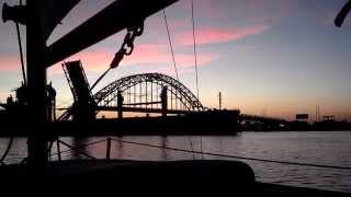 preview picture of video 'Bulk Freighter Clipper I-Star (Singapore) Passing under Tacony Palmyra Bridge'