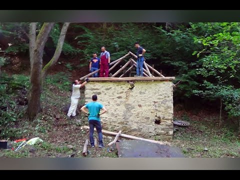 Cinci mori pe apă reparate de voluntari la Șopotul Vechi in Caras Severin