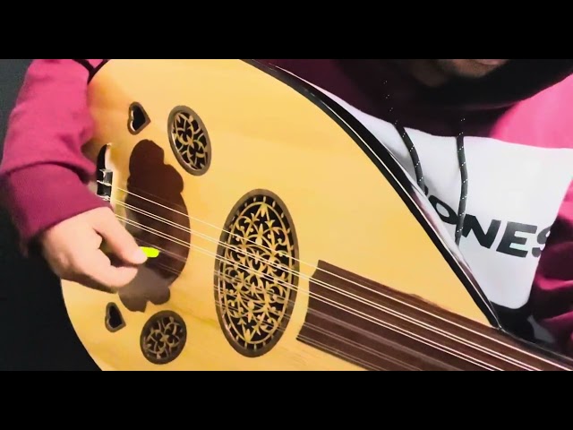 عود موسيقي ابو قلبين تصميم بحريني