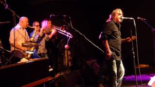 Southside Johnny & The Asbury Jukes "Love On The Wrong Side Of Town" Paris 2017.