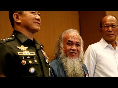 Click to Watch the Philippine Army rescues Fr. Chito! Terrorists are surrendering in Marawi City video Click to Watch the Philippine Army rescues Fr. Chito! Terrorists are surrendering in Marawi City video