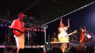 Tom Watt - "Cheeseburger in Paradise" (live)