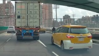 霸道學長逼小黃讓道差點出事（檢舉兩張成功）