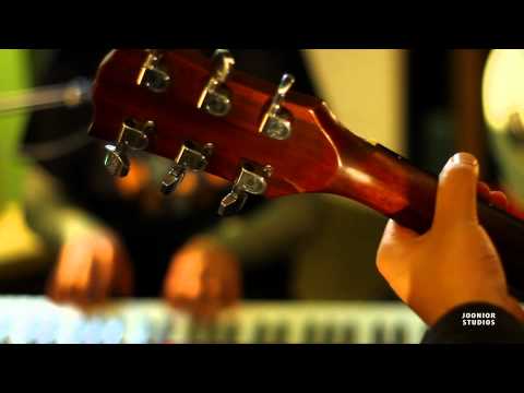 Live @ Jooniors - S04E14 - Tex - 04 - Wake Up (Live)