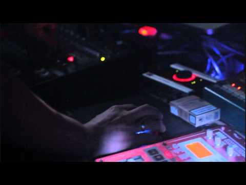 P.Slang Vs. Leigh Johnson -Live- @ Hanne&Lore MLK Blankenburg 15.03.2014