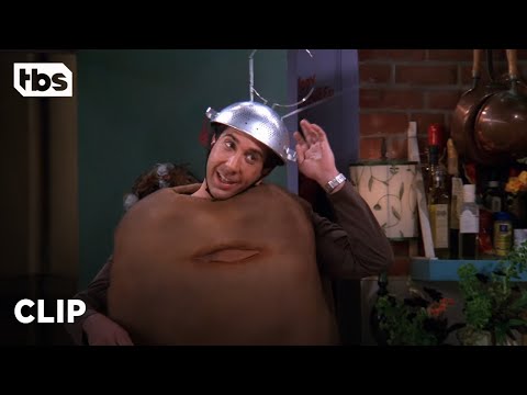 經典美劇《Friends 六人行》糟透的萬聖節裝扮 Ross' Terrible Halloween Costume (Season 4 Clip) | TBS