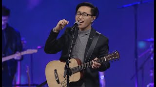 Download lagu Kau Rajaku (Indonesian Praise Song) l Shawn Halim & Urbana Worship (Live @ Urbana Conference 2018) mp3