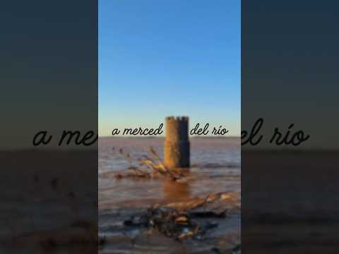 A merced del río