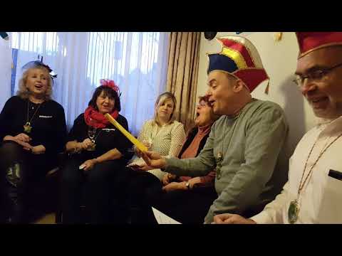 Die "Katholischen Frauen" stürmten an Weiberfastnacht das Pfarrbüro.