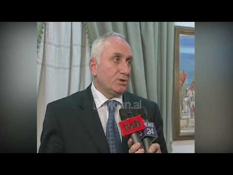 Përçahet Partia Social Demokrate, Ëngjëll Bejtaj kundërshton Gjinushin - (22 dhjetor 2004)