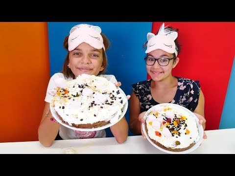 Spielspaß mit Ayça. Die Kuchen-Deko Challenge. Video für Kinder.