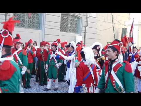 Pifferi, Alfieri e Mugnaia in piazza di città - Carnevale Ivrea 2014
