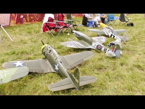 ① RC WW2 FIGHTER / BOMBER DISPLAY AT LMA RAF ELVINGTON - 2015