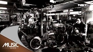 Download lagu Music Everywhere - Jalanmu Bukan Jalanku - Andra and The Backbone mp3