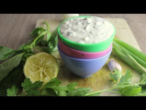 Quick, refreshing herb dip with sour cream | for vegetable sticks, finger food and snacks