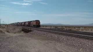 preview picture of video 'BNSF Trains at Amboy HD'